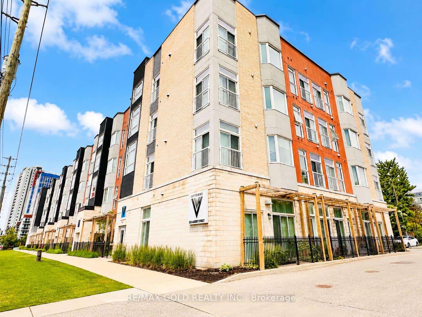 253 albert Street #112, Waterloo, ON N2L 0G3