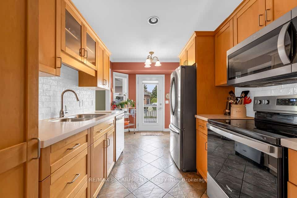50 Spadara Drive, Hamilton, ON L9B 2K3