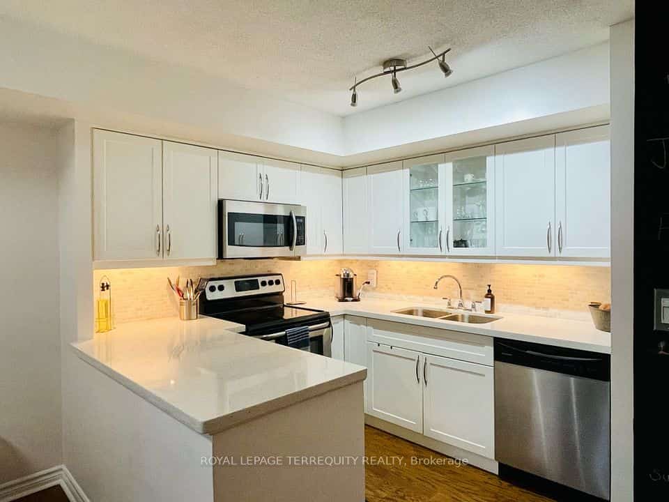 25 The Esplanade #1412, Toronto, ON M5E 1W5