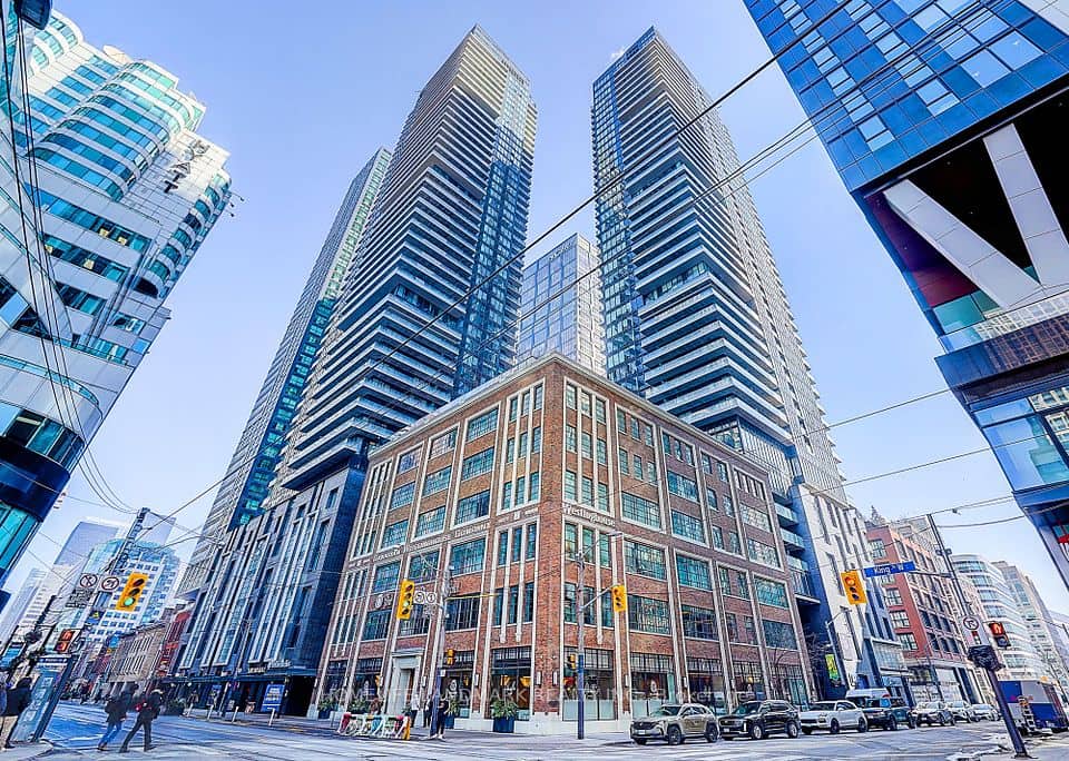 115 Blue Jays Way, Toronto