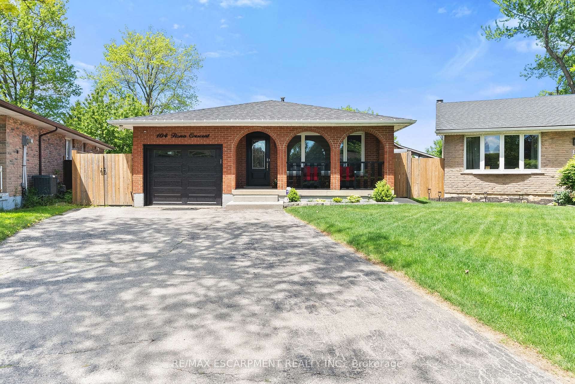 104 Fiona Crescent, Hamilton, ON L9C 6P4