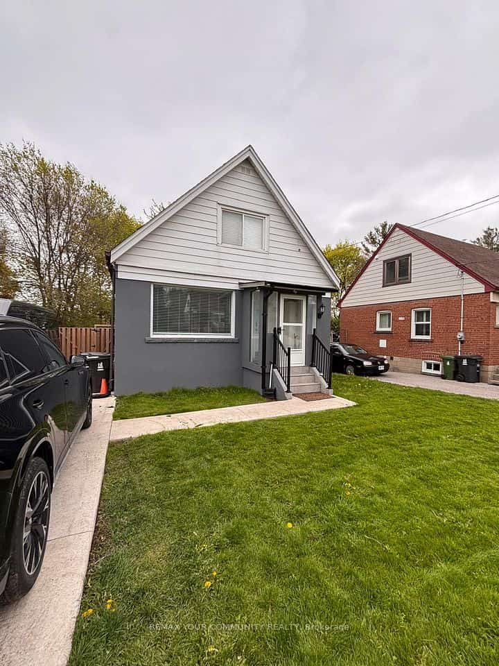 43 SOUTHMEAD Road, Toronto, ON M1L 2H9