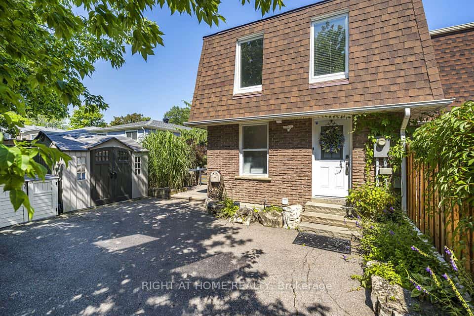 56 Penwick Crescent, Richmond Hill, ON L4C 5B4