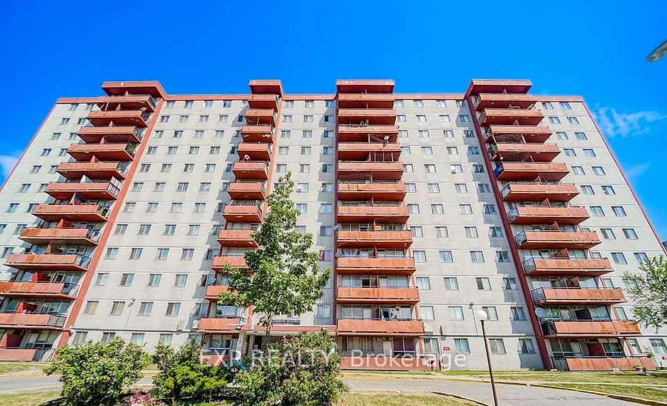 50 Lotherton Pathway #402, Toronto, ON M6B 2G8