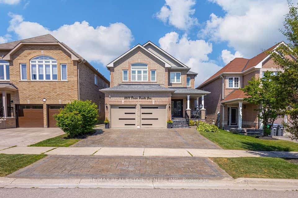5588 Doctor Peddle Crescent, Mississauga, ON L5M 0K6