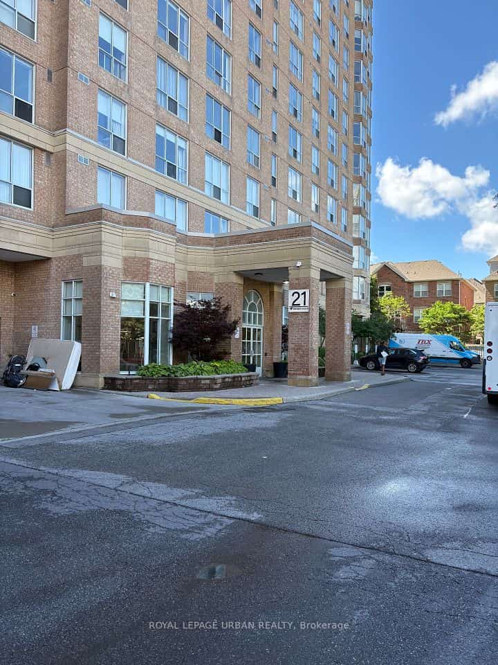 21 Overlea Boulevard #902, Toronto, ON M4H 1P2
