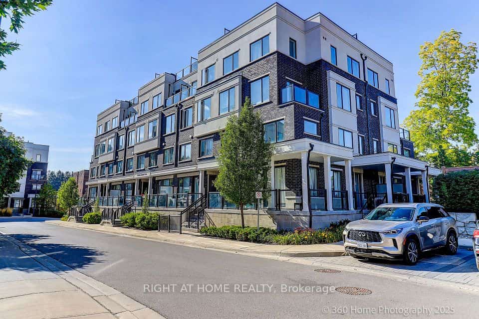 200 Alex Gardner Circle #28, Aurora, ON L4G 3G5