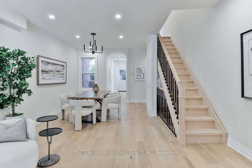 28 Eastmount Avenue, Toronto, ON M4K 1V1