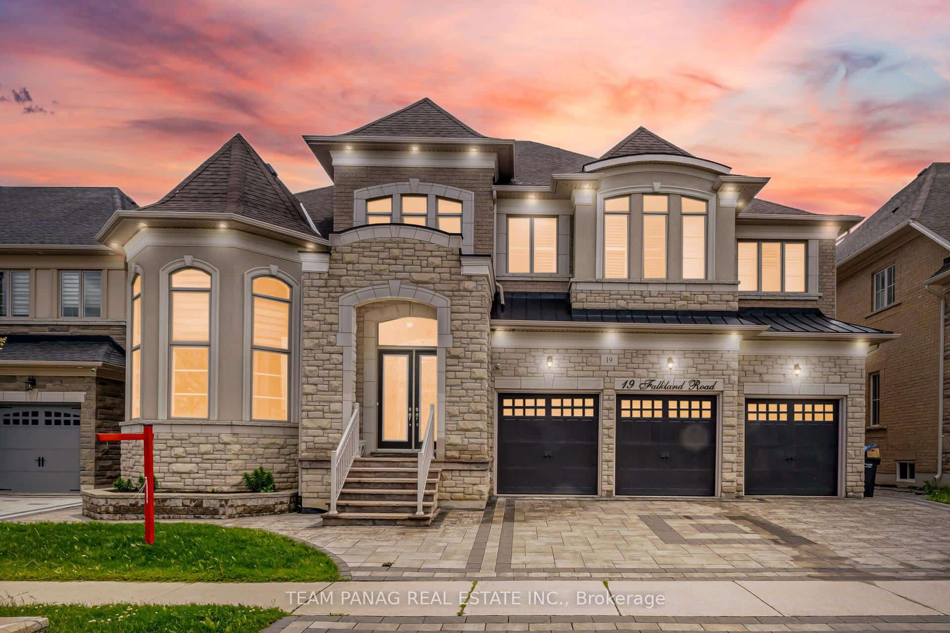 19 Falkland Road, Brampton, ON L6P 4C3
