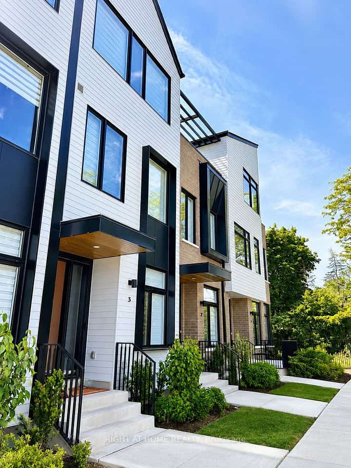 10 Lou Parsons Way #3, Mississauga, ON L5H 0B2