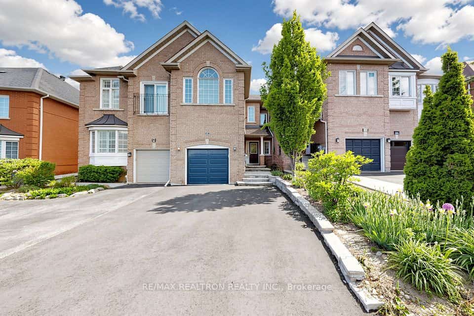 8A Casa Grande Street, Richmond Hill, ON L4S 1R5