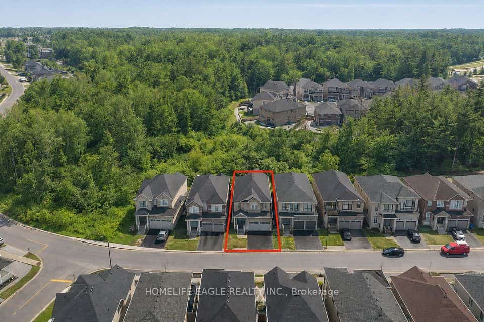 71 Woodhaven Avenue, Aurora, ON L4G 3Y2