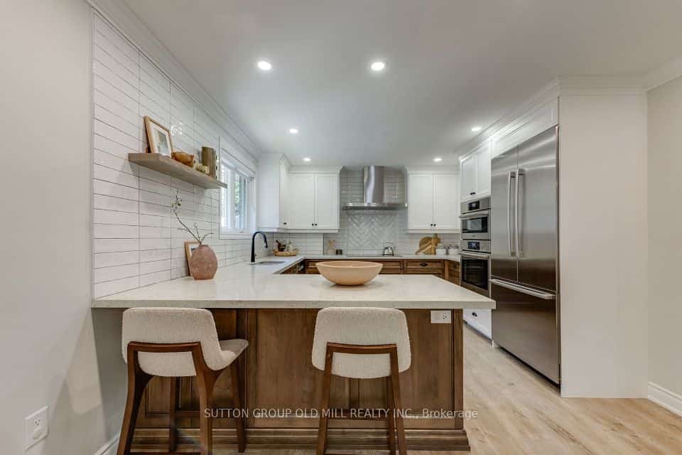 85 Bonnyview Drive, Toronto, ON M8Y 3G7