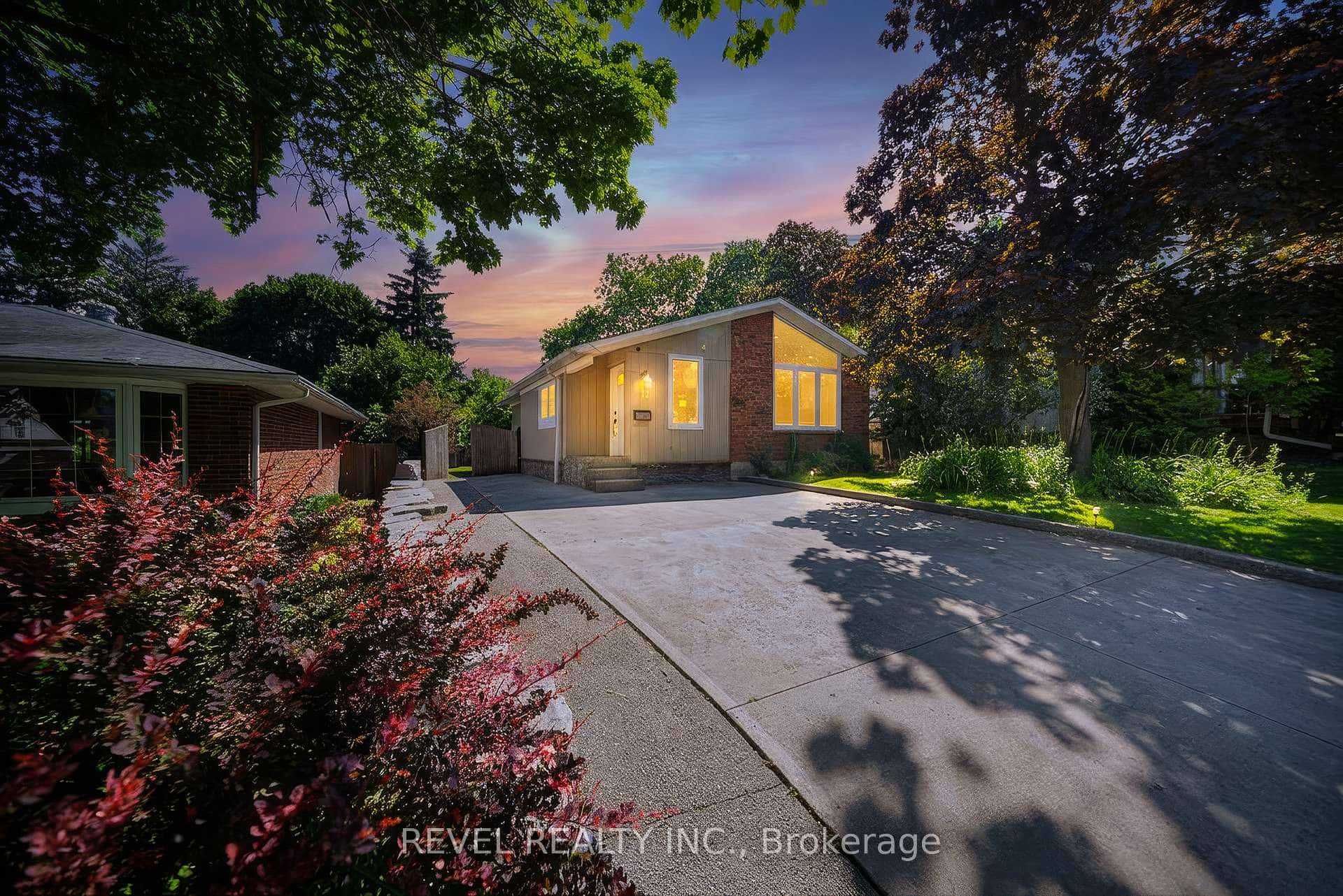 17 Flynn Avenue, Cambridge, ON N3C 2T8