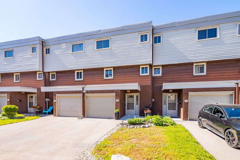 23 Watsons Lane #31, Hamilton, ON L9H 5G9