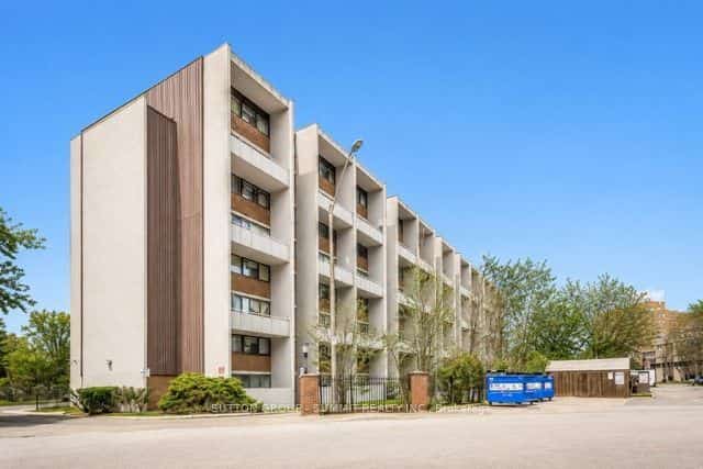 2121 Roche Court #514, Mississauga, ON L5K 2C7