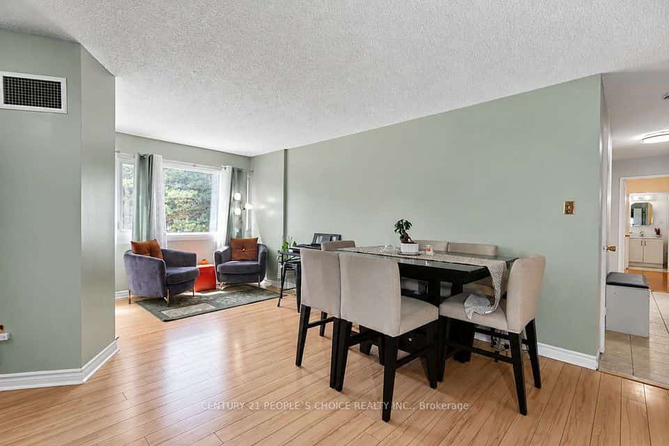 1580 Mississauga Valley Boulevard #207, Mississauga, ON L5A 3T8