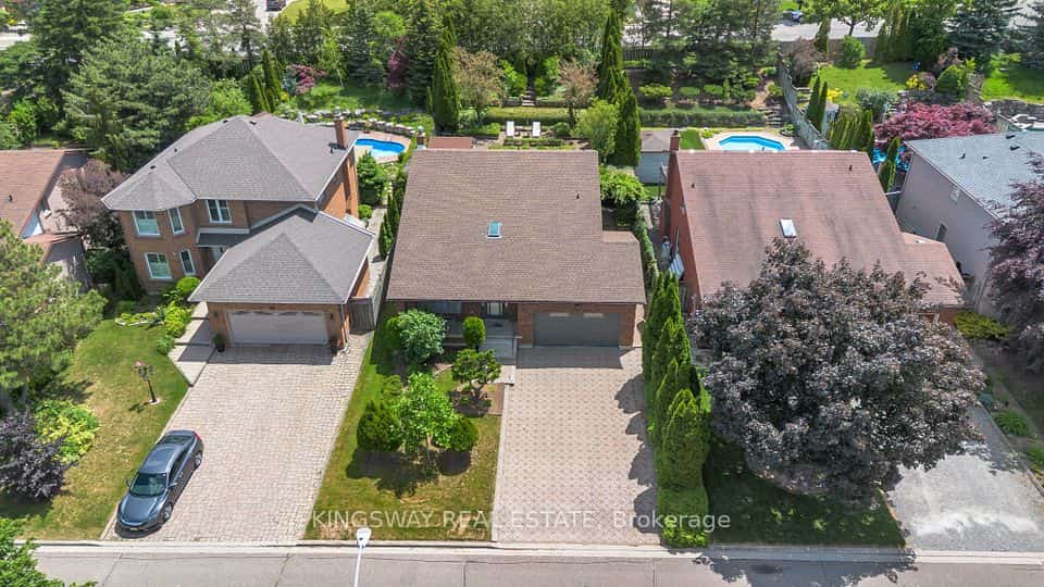 56 Ben Tirran Crescent, Hamilton, ON L8G 4V7