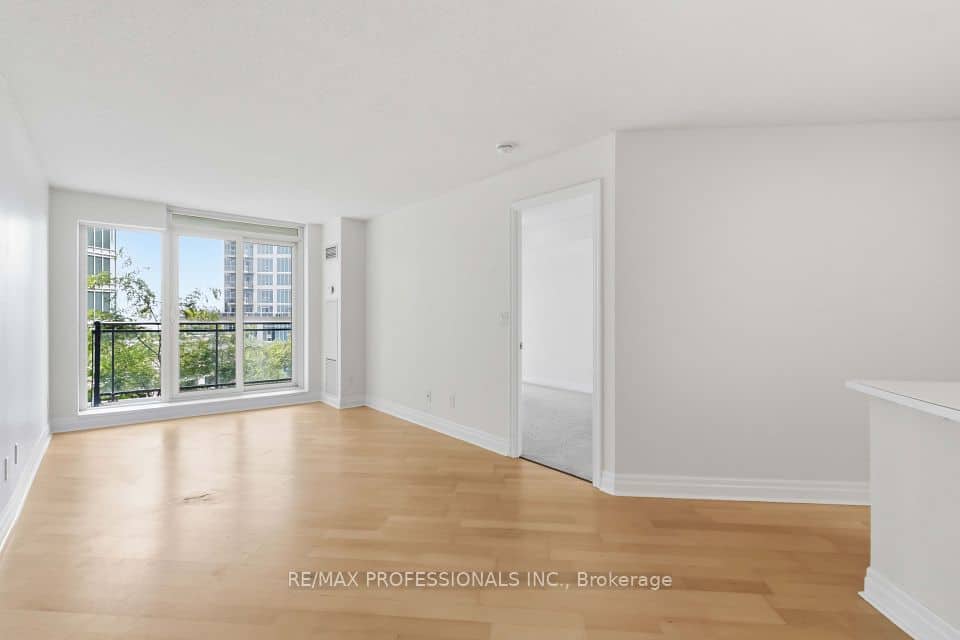 2121 Lake Shore Boulevard W, Toronto