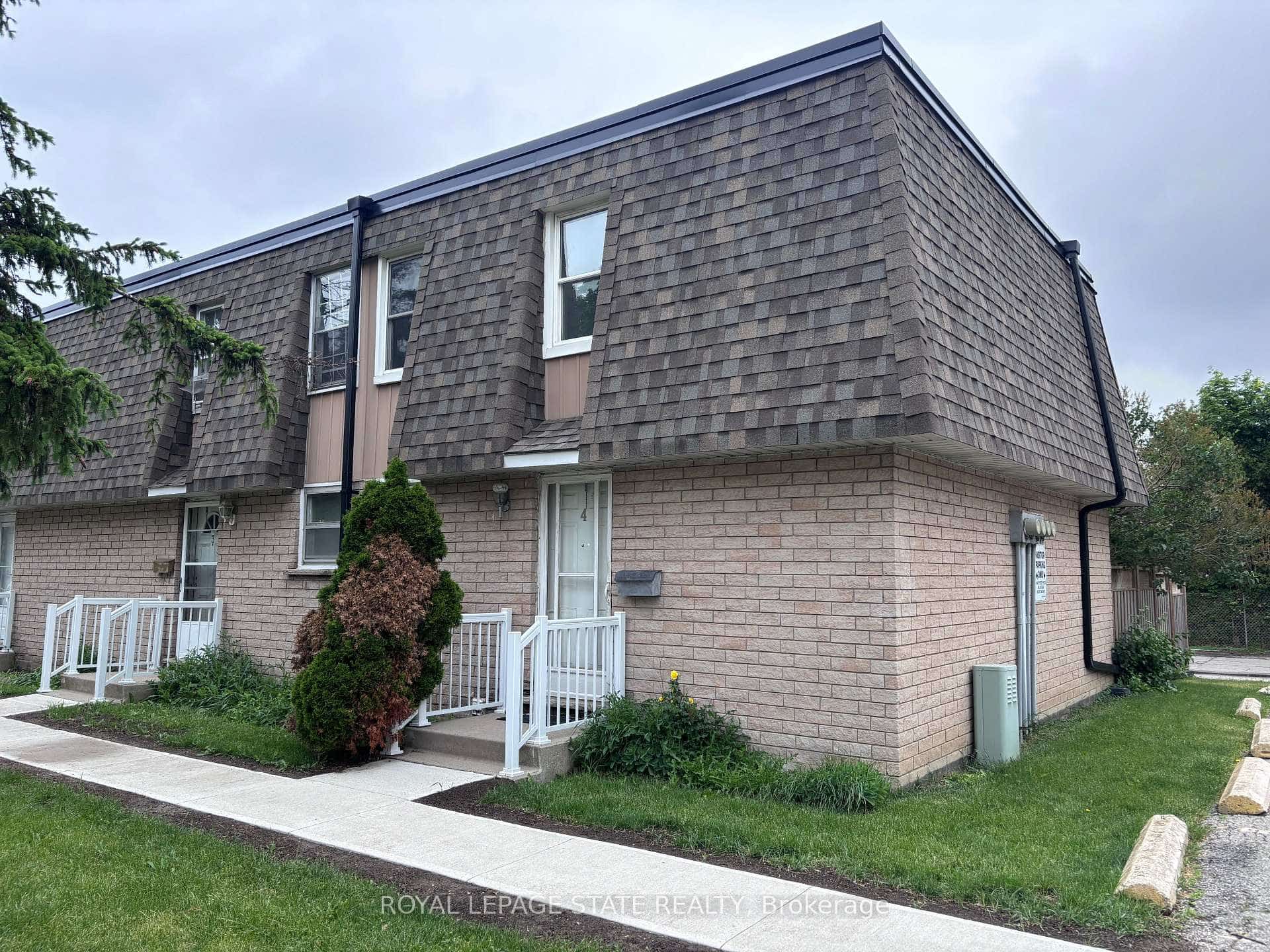 153 Limeridge Road W #4, Hamilton, ON L9C 2V3