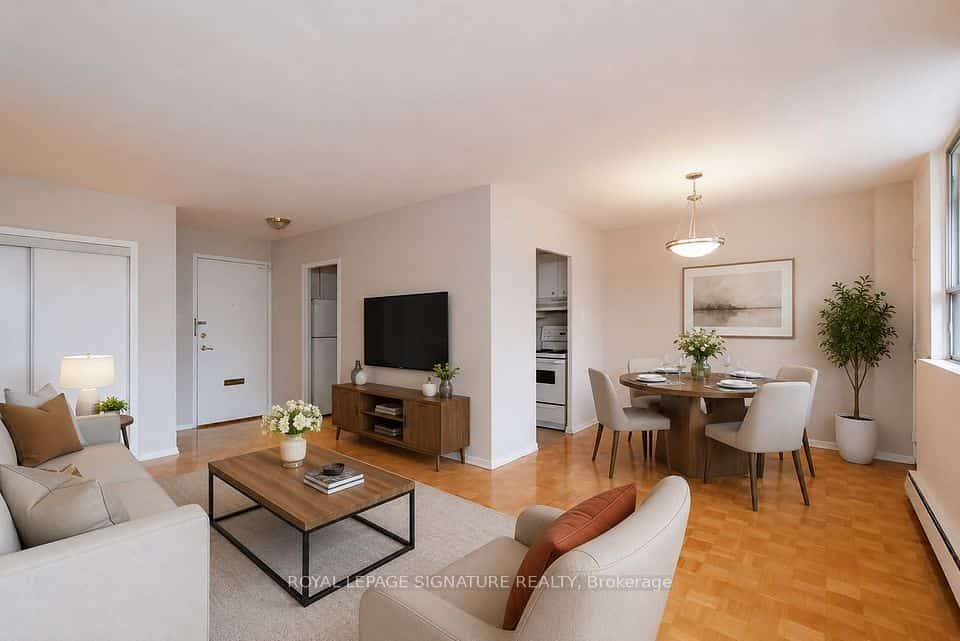525 Eglinton Avenue E #203, Toronto, ON M4P 1N5