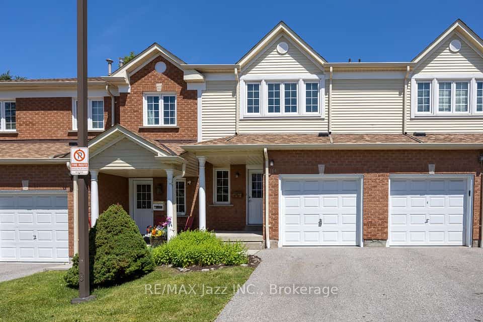 10 Bassett Boulevard #14, Whitby, ON L1N 9C4