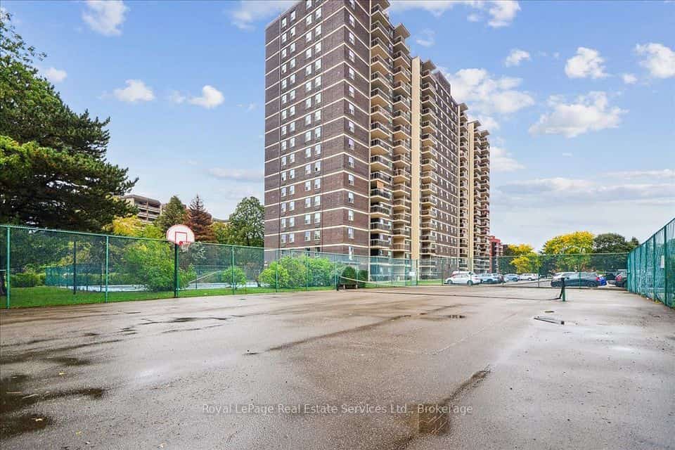 966 Inverhouse Drive #812, Mississauga, ON L5J 4B6