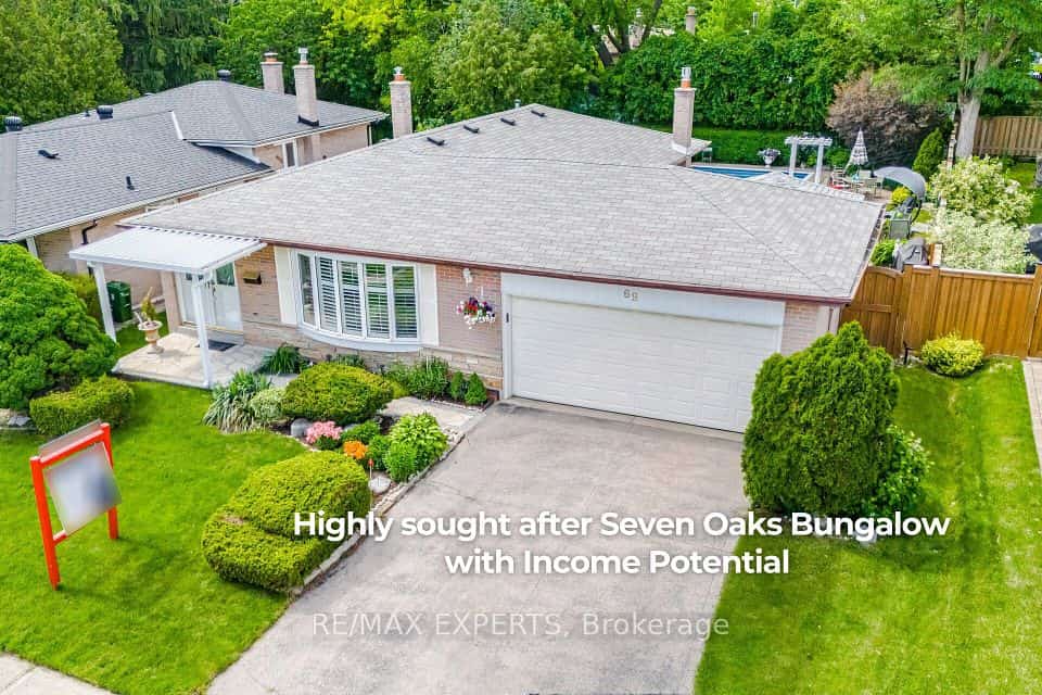 69 Oakmeadow Boulevard, Toronto, ON M1E 4G6