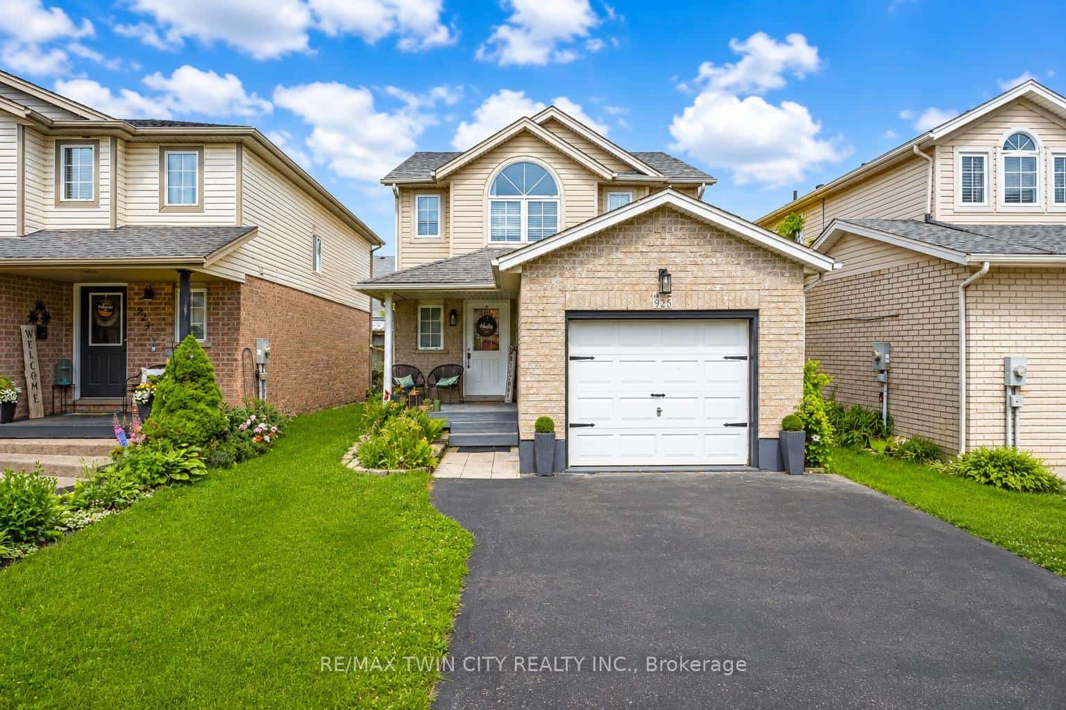 925 Copper Leaf Crescent, Kitchener, ON N2E 3W1