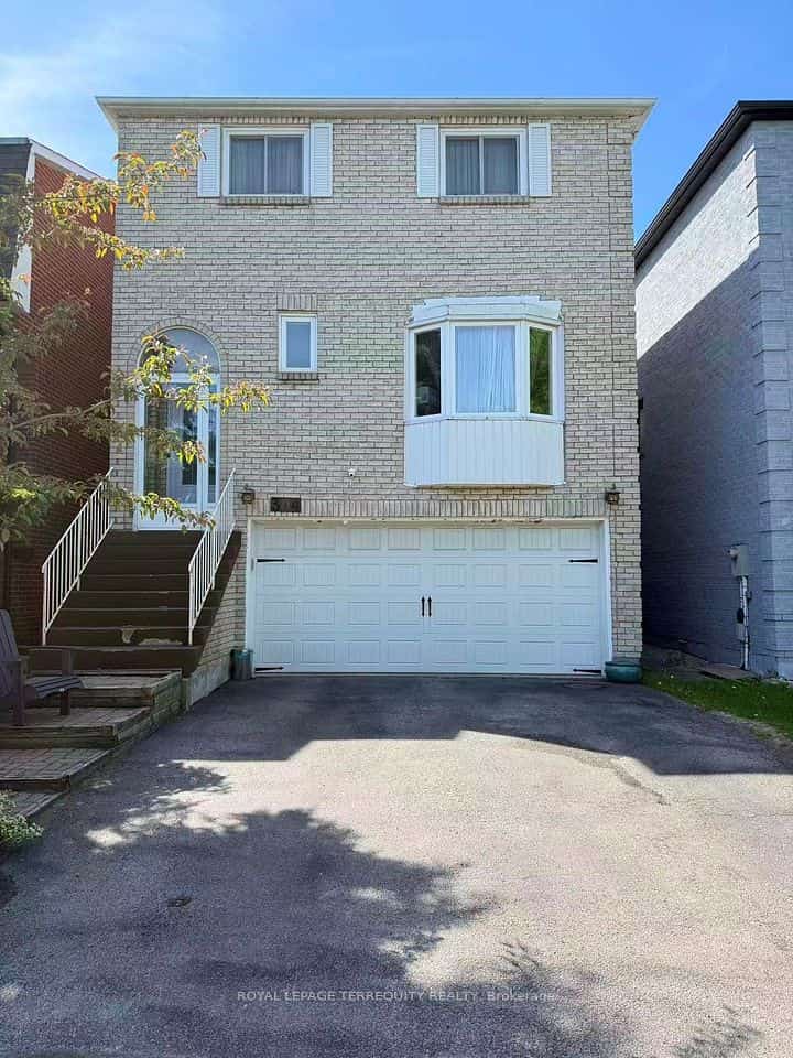 304 Charlton Avenue, Vaughan, ON L4J 6H4