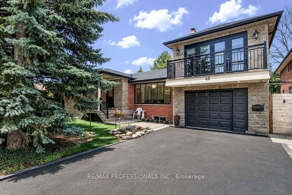 40 Cowley Avenue, Toronto, ON M9B 2E3