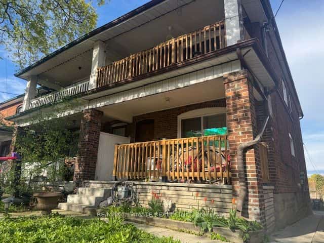 127 Robina Avenue, Toronto, ON M6C 3Y8