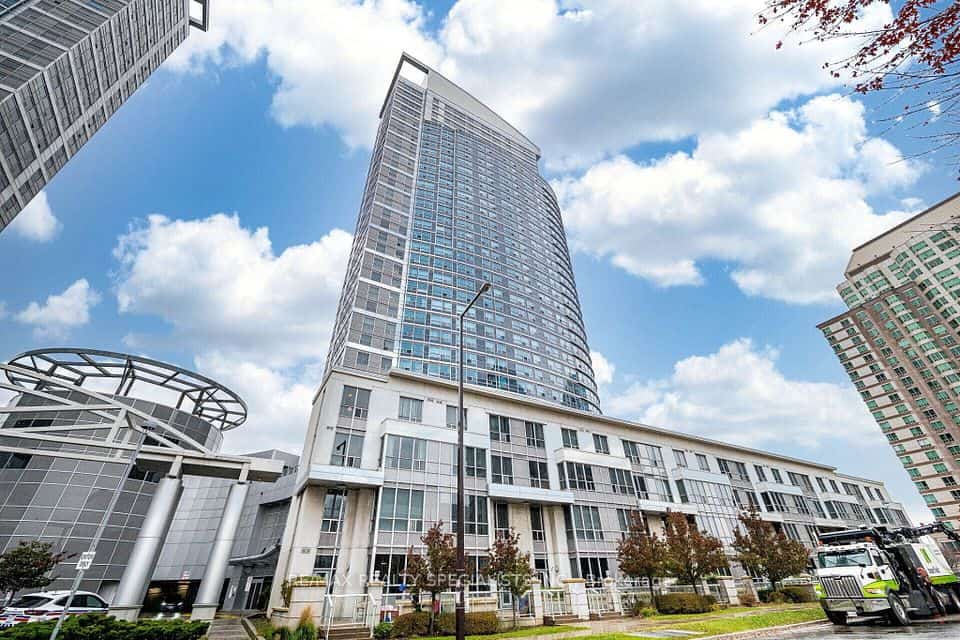 38 Lee Centre Drive #2803, Toronto, ON M1H 3J7
