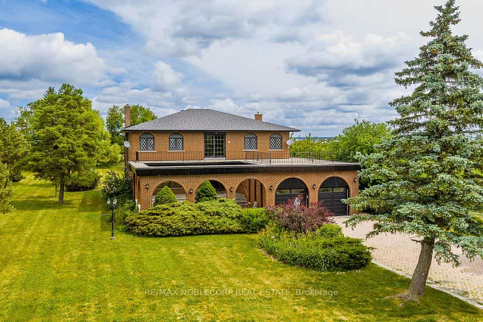 10201 Clarkway Drive, Brampton, ON L6P 0W3