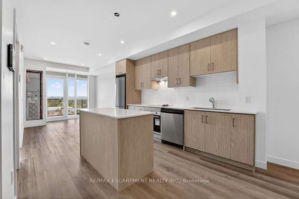 461 Green Road #901, Hamilton, ON L8E 0L5