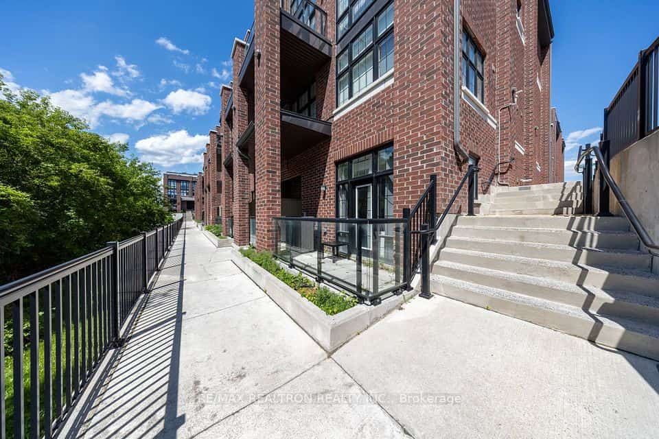 6 Whitaker Way #157, Whitchurch-Stouffville, ON L4A 4T4