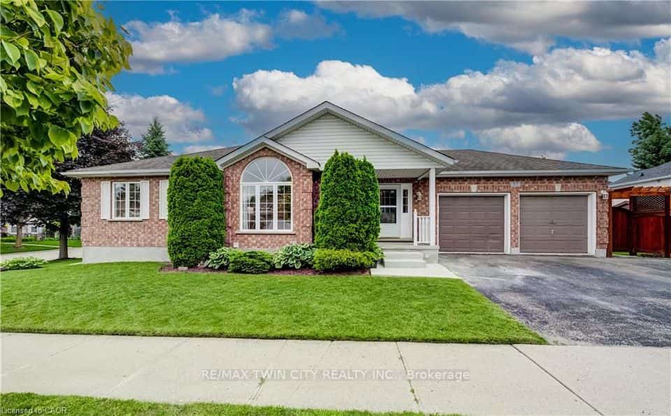 27 CHANDOS Drive, Kitchener, ON N2A 3C2