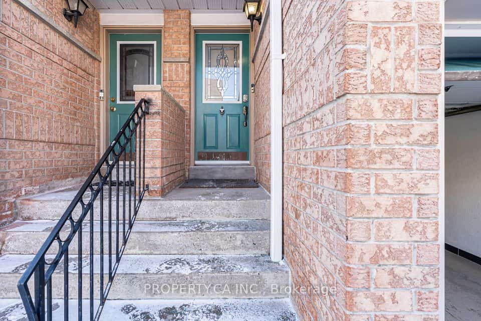 1050 Bristol Road W #45, Mississauga, ON L5V 2E8