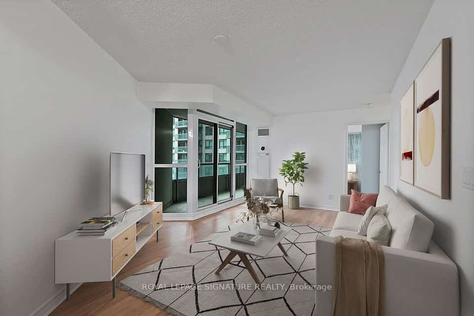 19 Grand Trunk Crescent #801, Toronto, ON M5J 3A3