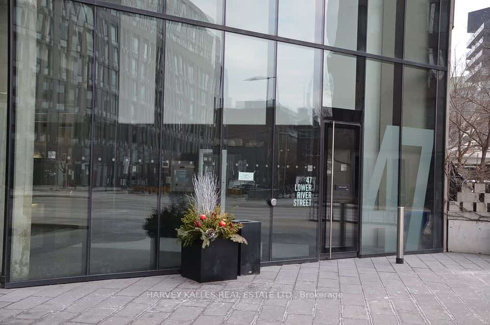 47 Lower River Street #526, Toronto, ON M5A 0G1