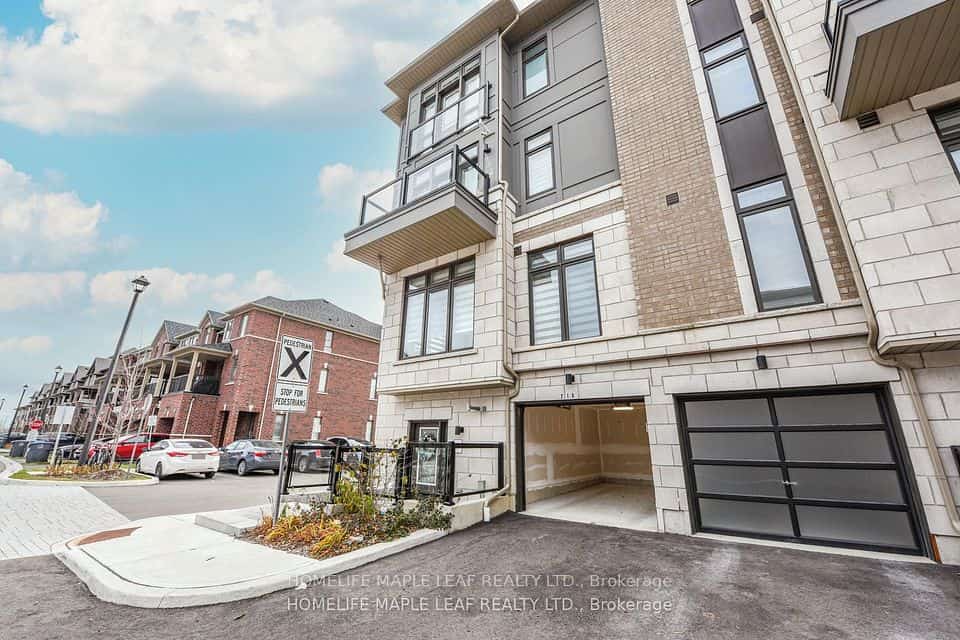 30 Halliford Place #215, Brampton, ON L6P 4R1