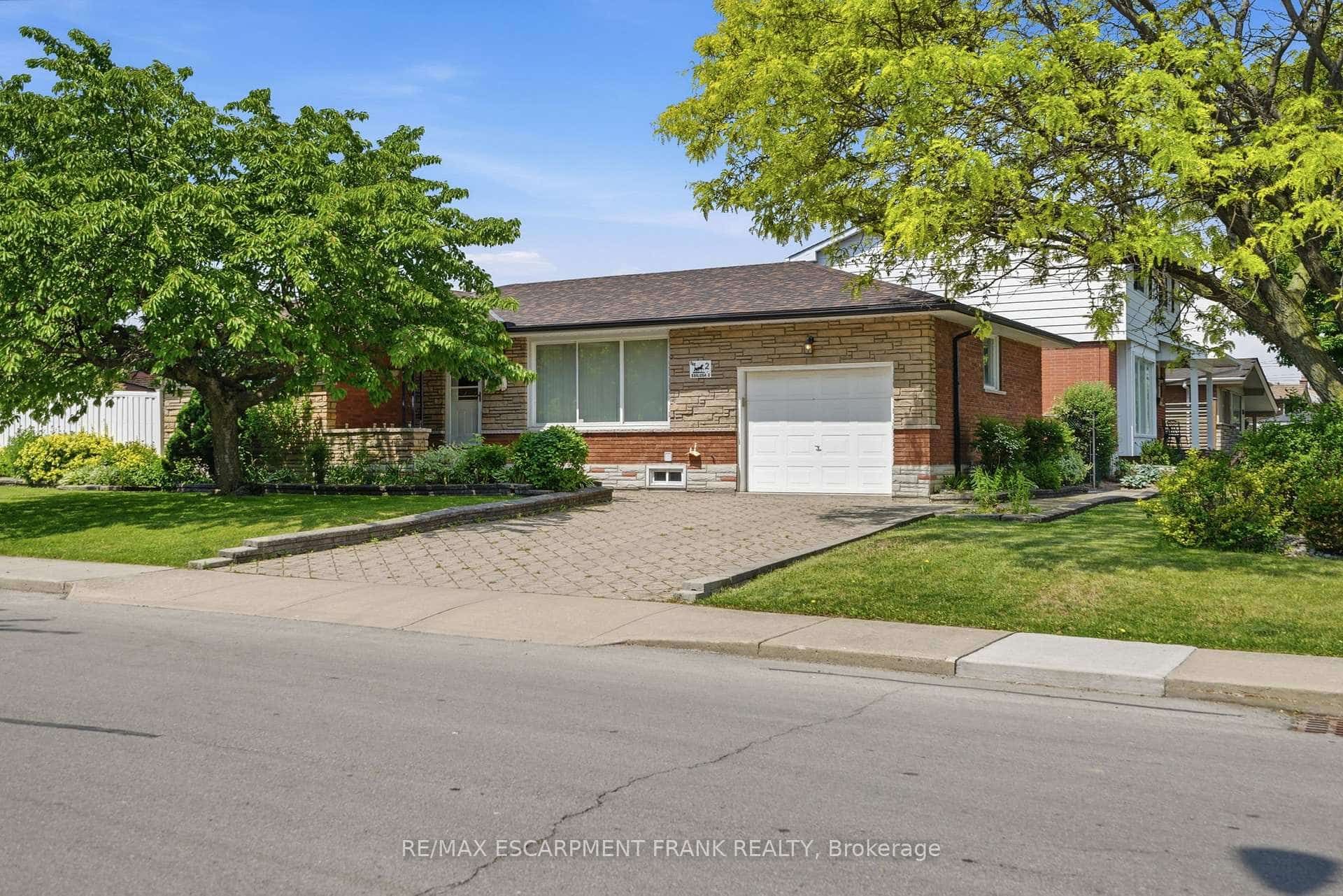 2 Deerborn Drive, Hamilton, ON L8V 3K7