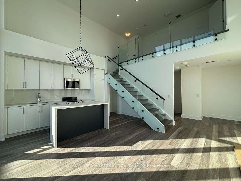 2450 Old Bronte Road #103, Oakville, ON L6M 5P6