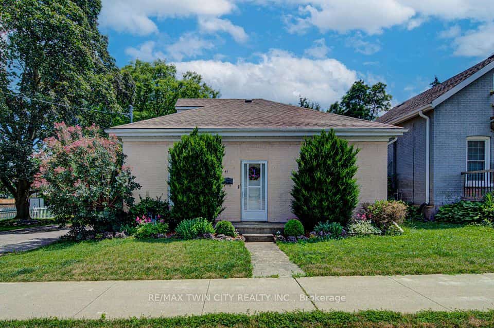 41 Dumfries Street, Cambridge, ON N1S 1Y6