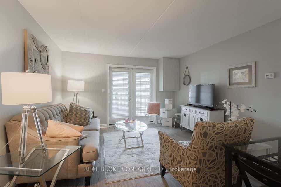 2040 Cleaver Avenue #218, Burlington, ON L7M 4C4