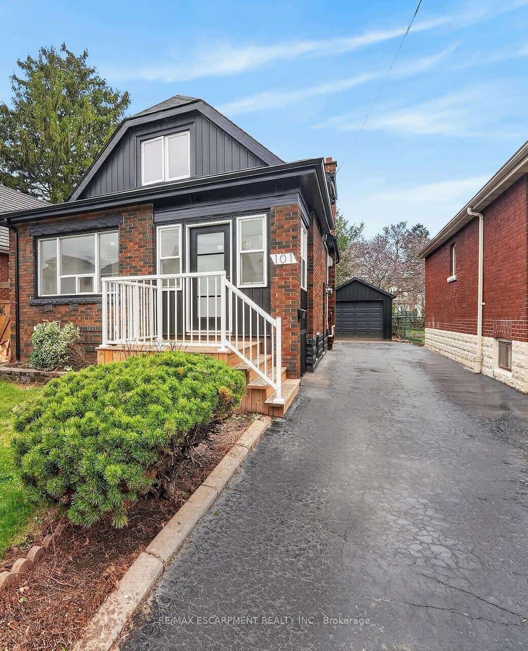 101 Houghton Avenue S, Hamilton, ON L8K 2M9