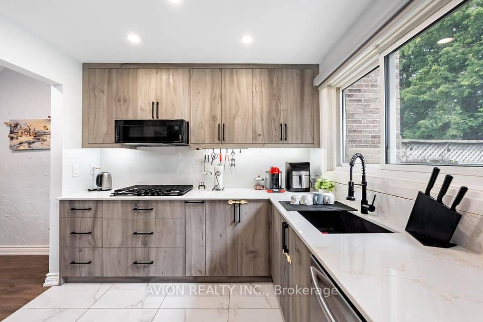 1975 Rosefield Road, Pickering
