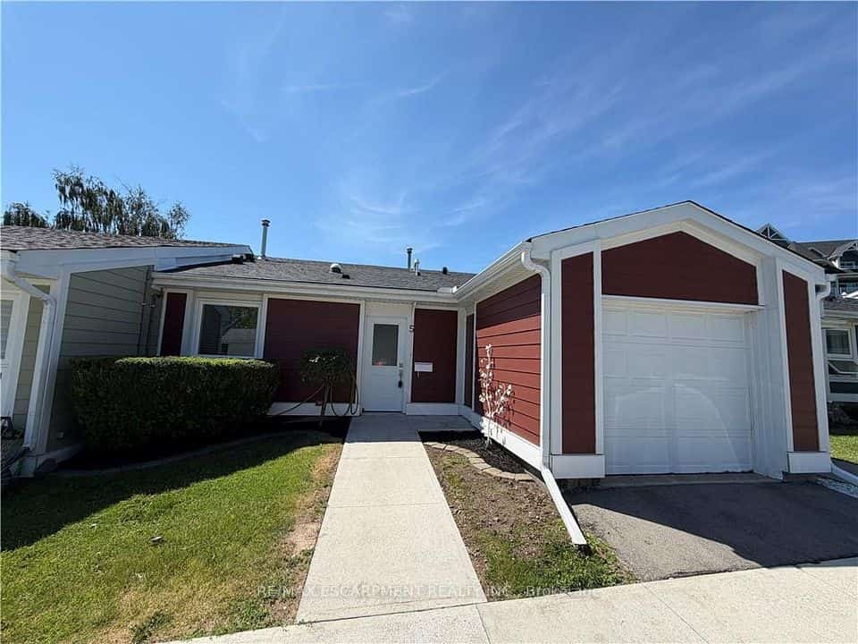 5 Jaczenko Terrace, Hamilton, ON L9B 1T8
