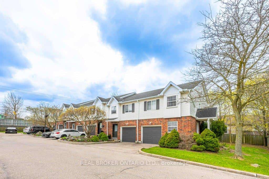 185 Highland Crescent #2, Kitchener, ON N2M 5P8