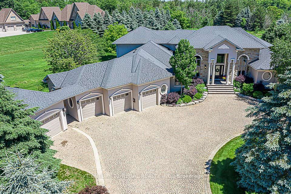16 Lake Woods Drive, Whitchurch-Stouffville, ON L4A 1P9